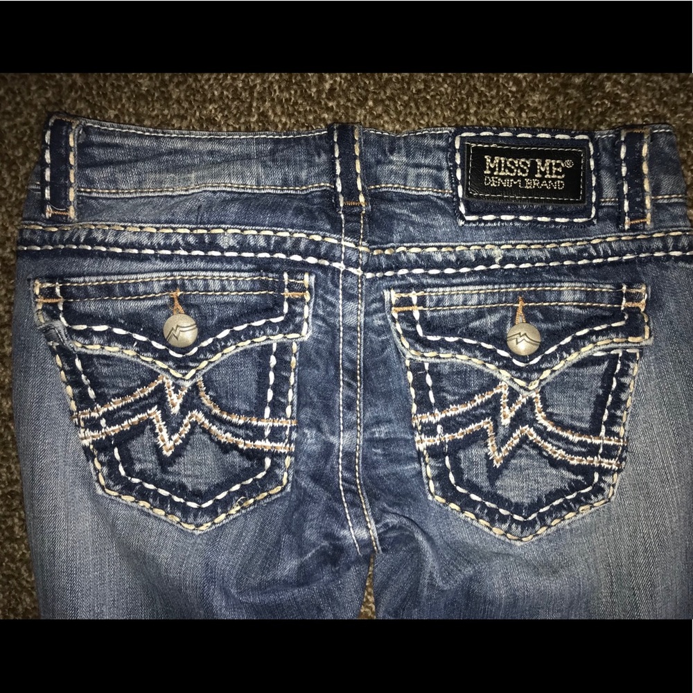 Women’s Buckle Jeans - Size 27 - Miss Me